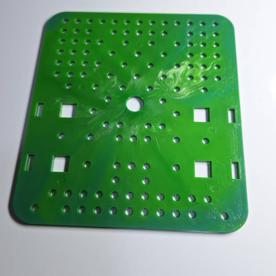 شاسی پلاستیکی مشبک 17x15 سانتیمتر