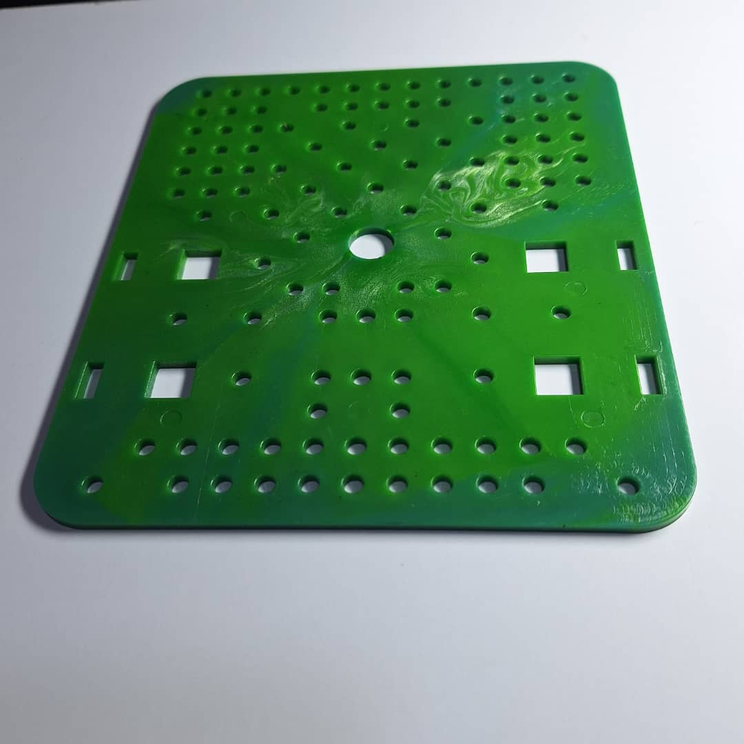 شاسی پلاستیکی مشبک 17x15 سانتیمتر