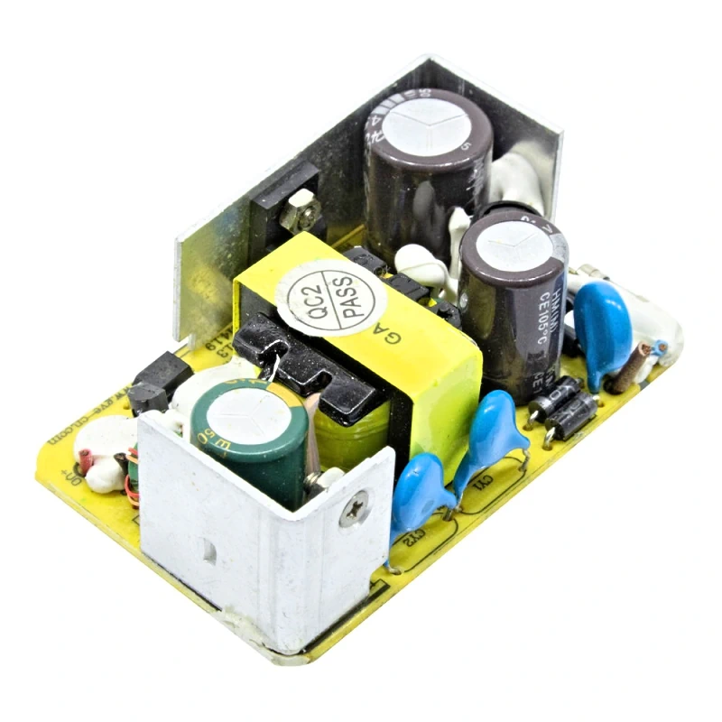 برد تغذیه سوئیچینگ با خروجی 20 ولت 4 آمپر